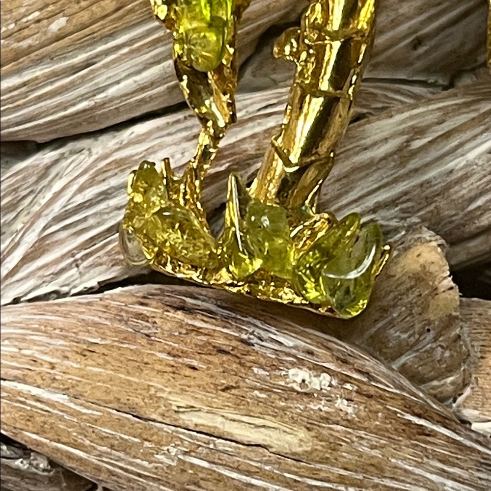 Gold Tone and Green Glass Palm Tree Brooch - Picture 3 of 6